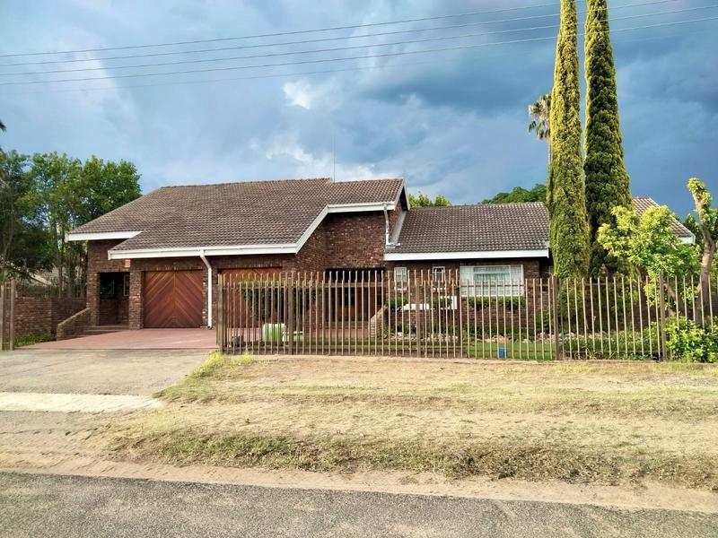 5 Bedroom Property for Sale in Douglas Northern Cape